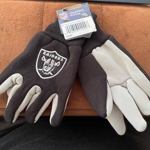 🆕Brand🆕Youth Raiders gloves.Authentic NFL GEAR from the RAIDERS STORE